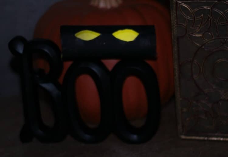 Easy DIY Halloween Floating Glow-in-the-Dark Eyes 16 glow eyes dark