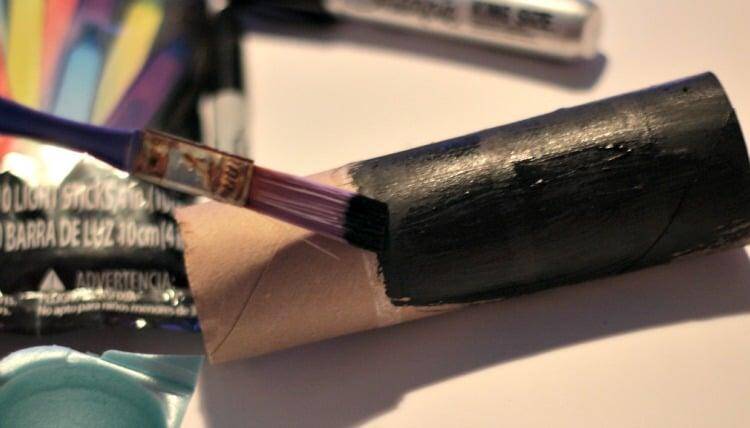 Easy DIY Halloween Floating Glow-in-the-Dark Eyes 13 glow eyes paint