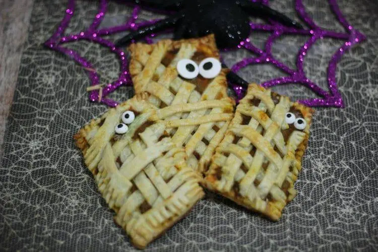 Spooky Halloween Mummy Pumpkin Pop Tarts Recipe!