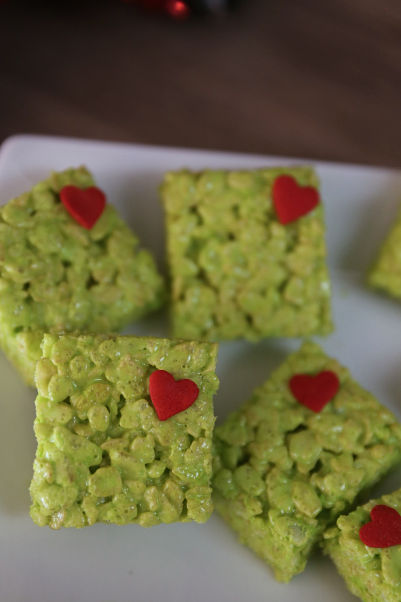 Easy Christmas Dessert: The Grinch Rice Krispy Treats