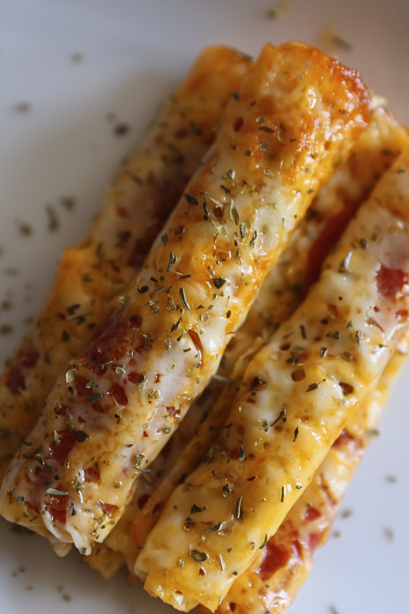 Keto Cheese and Pepperoni Pizza Rolls