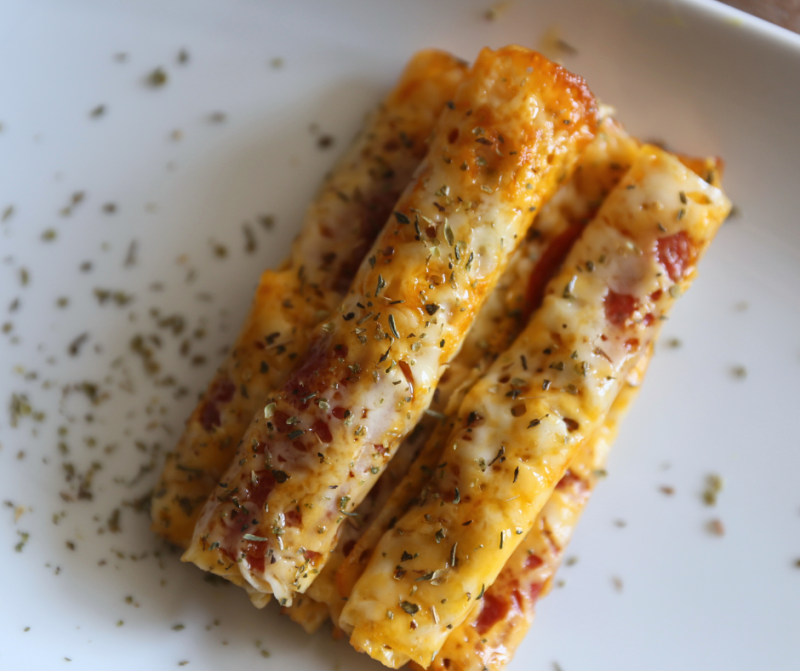 Keto Cheese and Pepperoni Pizza Rolls