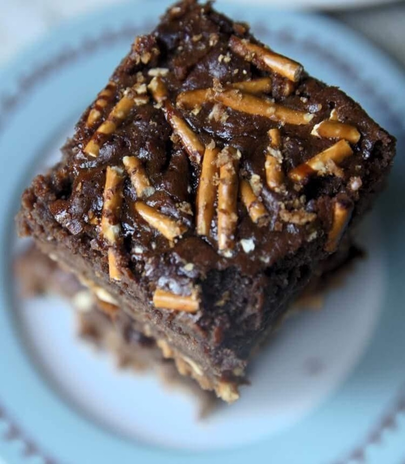 Caramel Brownies with Pretzel Crust