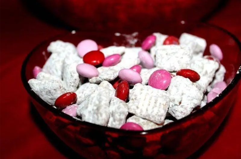 Muddy Buddies Valentine's Day Recipe
