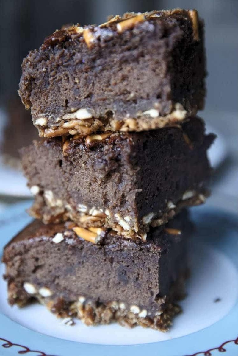 Caramel Brownies with Pretzel Crust