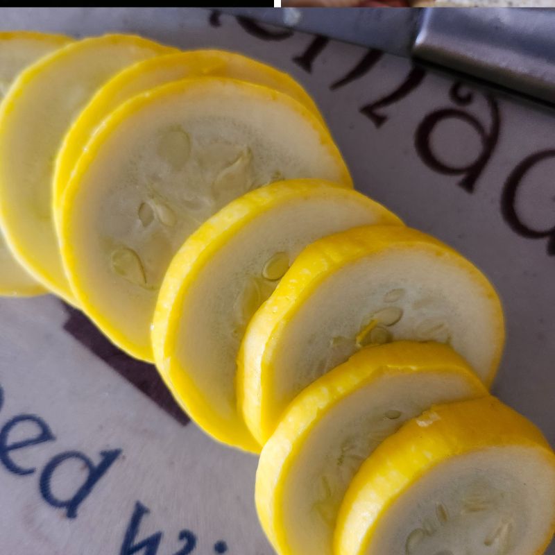 sliced squash