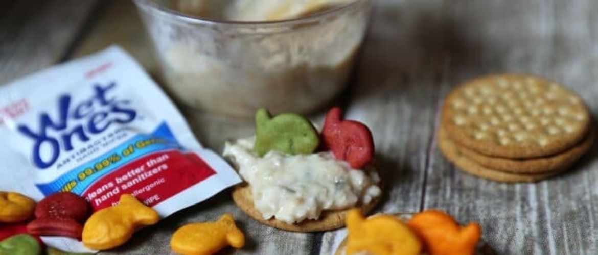 lunch box idea tuna crackers and goldfish Lunch Box Ideas: Tuna Crackers and Goldfish