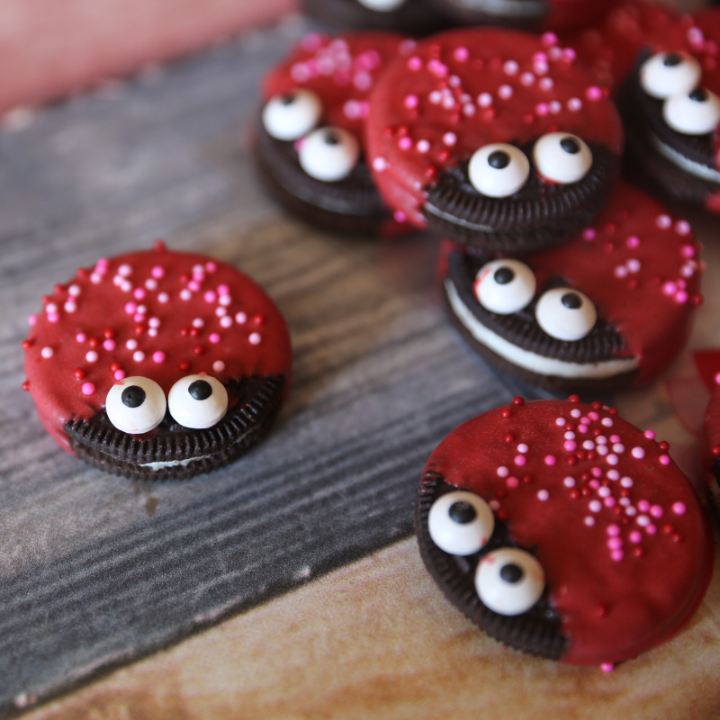 Valentine’s Day Oreo Cookies (Easy No-Bake Love Bug Treats)