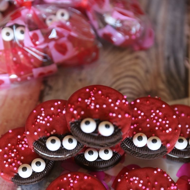 Valentine’s Day Oreo Cookies (Easy No-Bake Love Bug Treats)