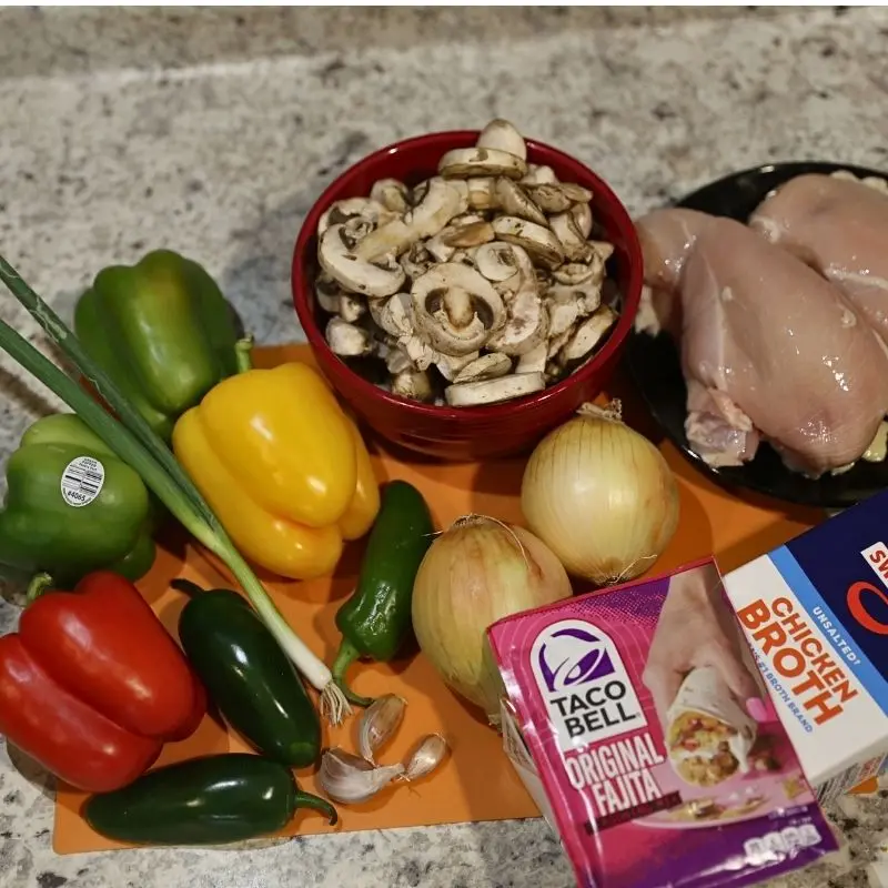 Delicious One Pan Chicken Fajita-ish Wraps: Beat The Diet Tax 13 Fresh ingredients for low calorie chicken fajitas including bell peppers, chicken breast, jalapenos, chicken broth, seasoning, onions, mushrooms and garlic.
